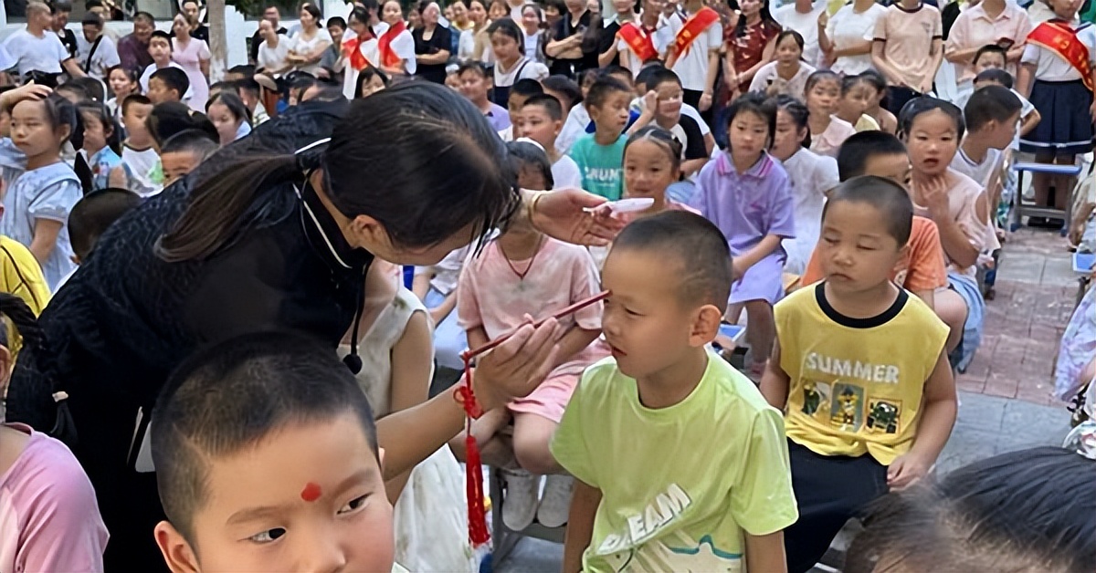 明礼启智 和乐起航——湖北省武汉市江夏区金口小学举行一年级新生入学典礼(图4)