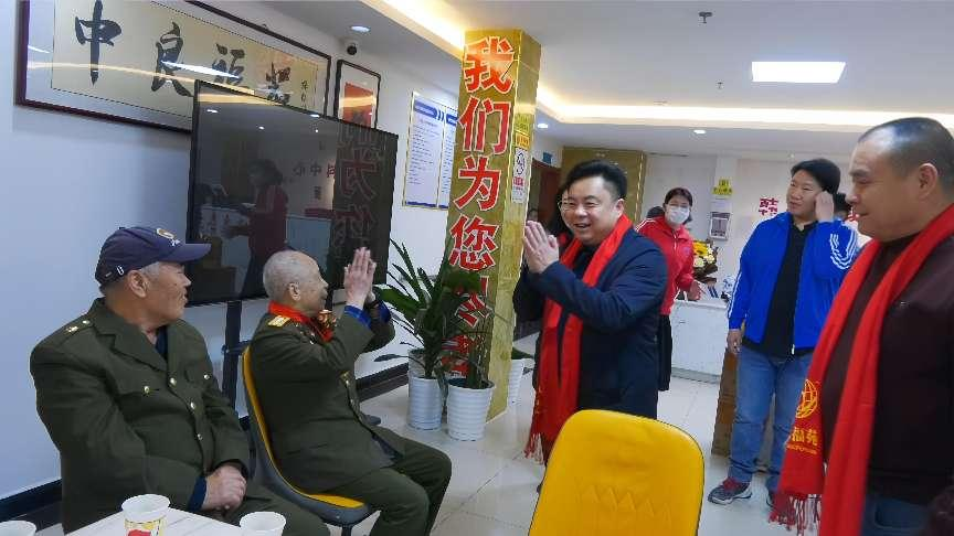 温情常系养老院 新春慰问暖人心 ——韩村河镇党委书记杨勇 - 副镇长李月一行走进中良福苑公益康养中心慰问参战老兵及老人 送去节日的祝福(图1)