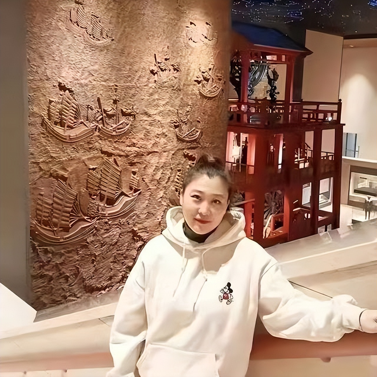 真诚执着探索艺术真谛的女书画家(图2)