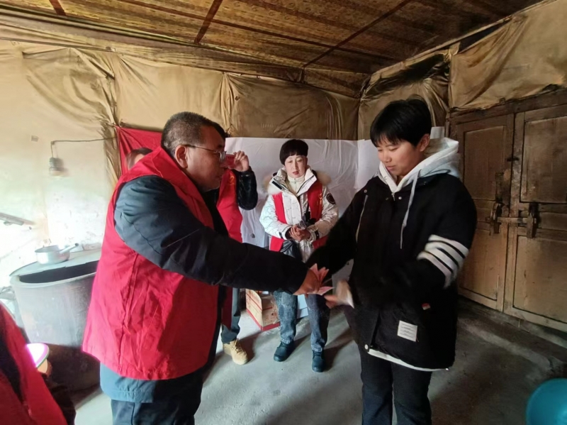 公益频道：一个圈圈志愿者联盟社区春节送温暖(图4)