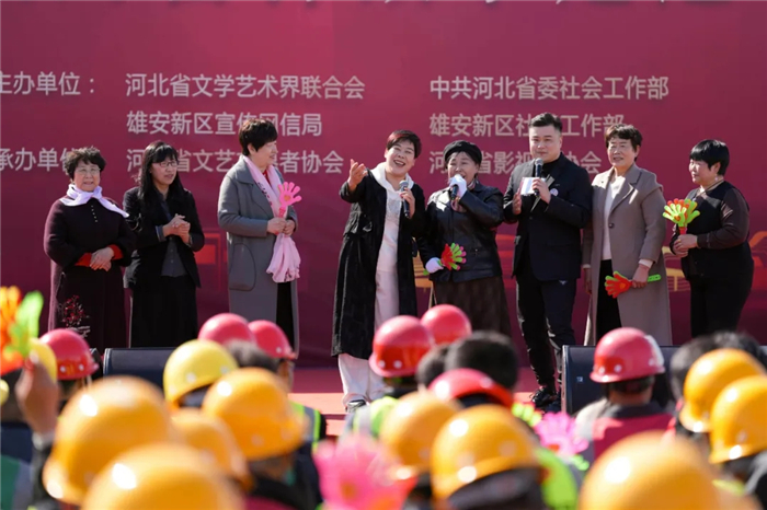 河北省文艺志愿者书写新时代的雷锋故事主题演出走进雄安新区(图3)