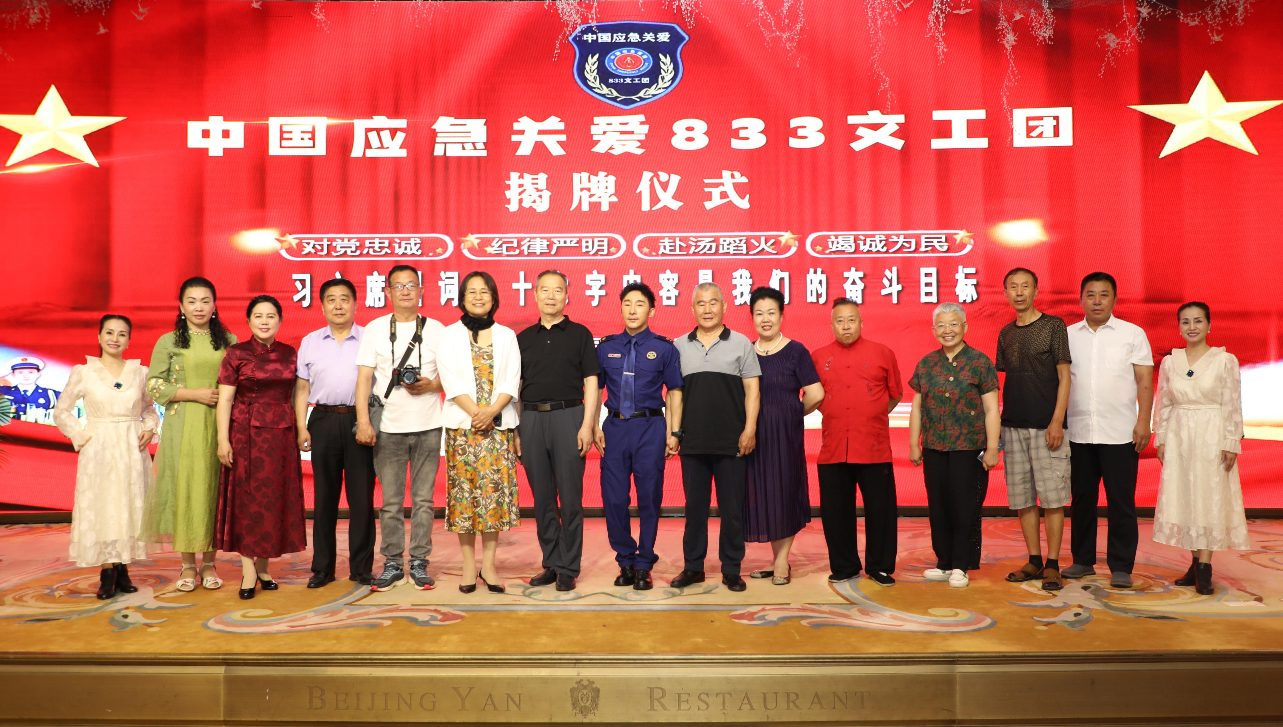 著名画家李秀华 当代精品《哈密瓜》惊动京城画坛 走进全国大型活动现场(图2)