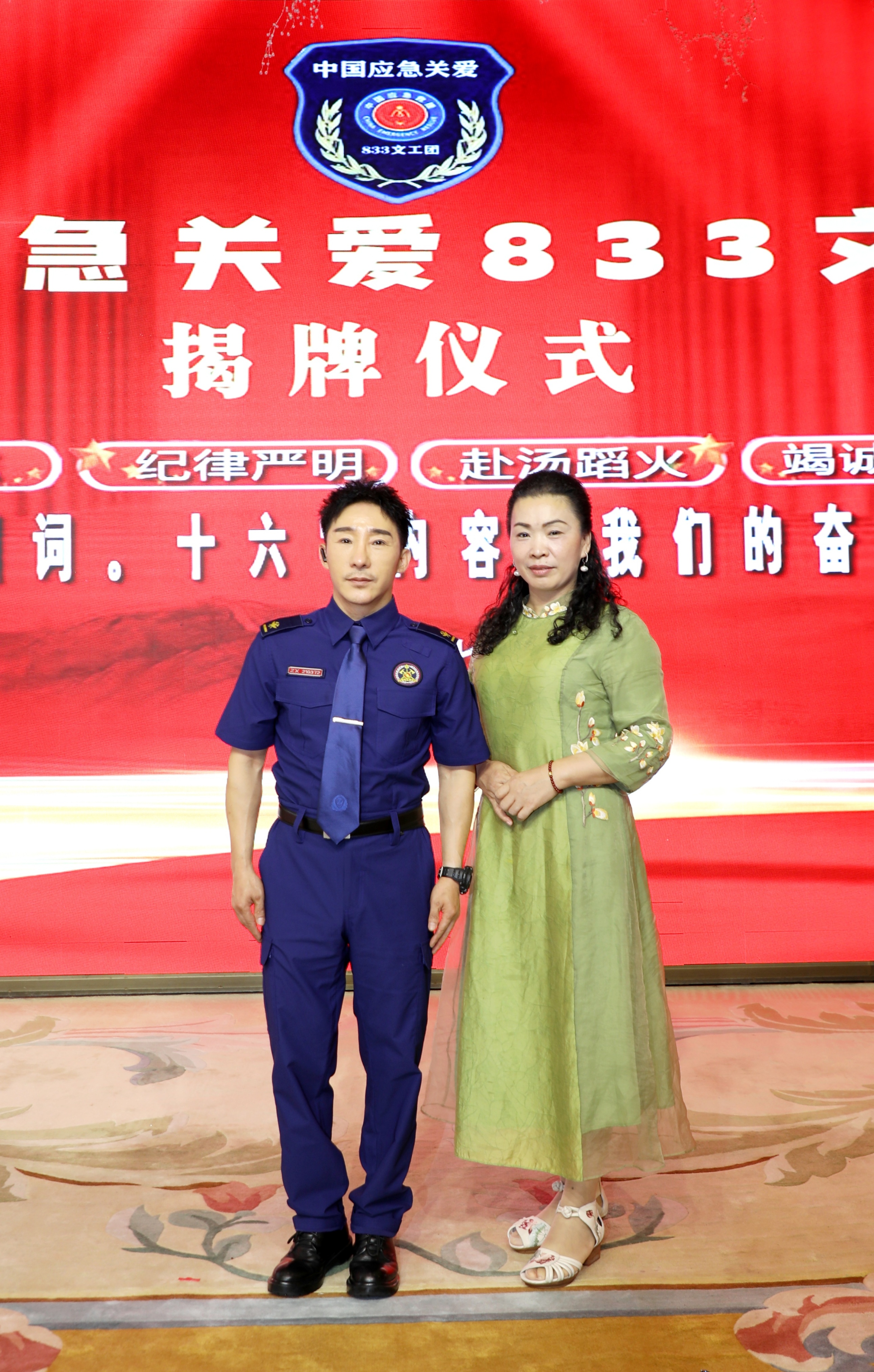 著名画家李秀华 当代精品《哈密瓜》惊动京城画坛 走进全国大型活动现场(图5)