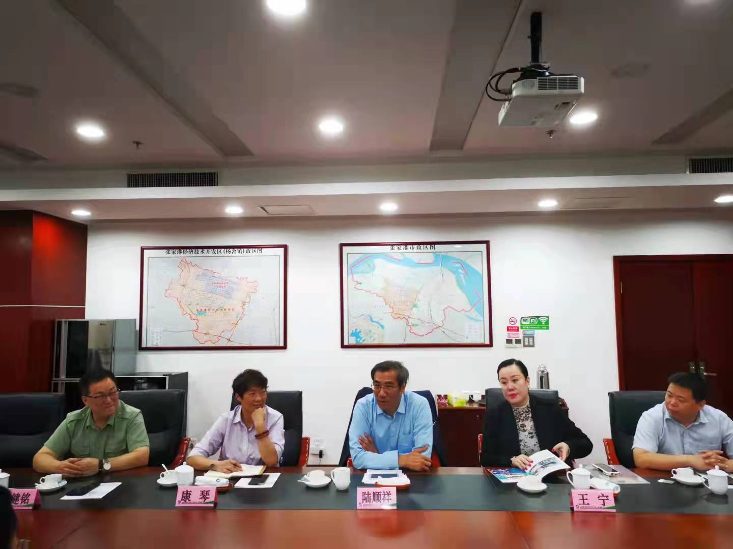 国安防务科技中心上海办事处康琴主任，上海办副主任、长三角办公室袁建铭主任应邀到访江苏省张家港市进行技术产业落地合作探讨会(图2)